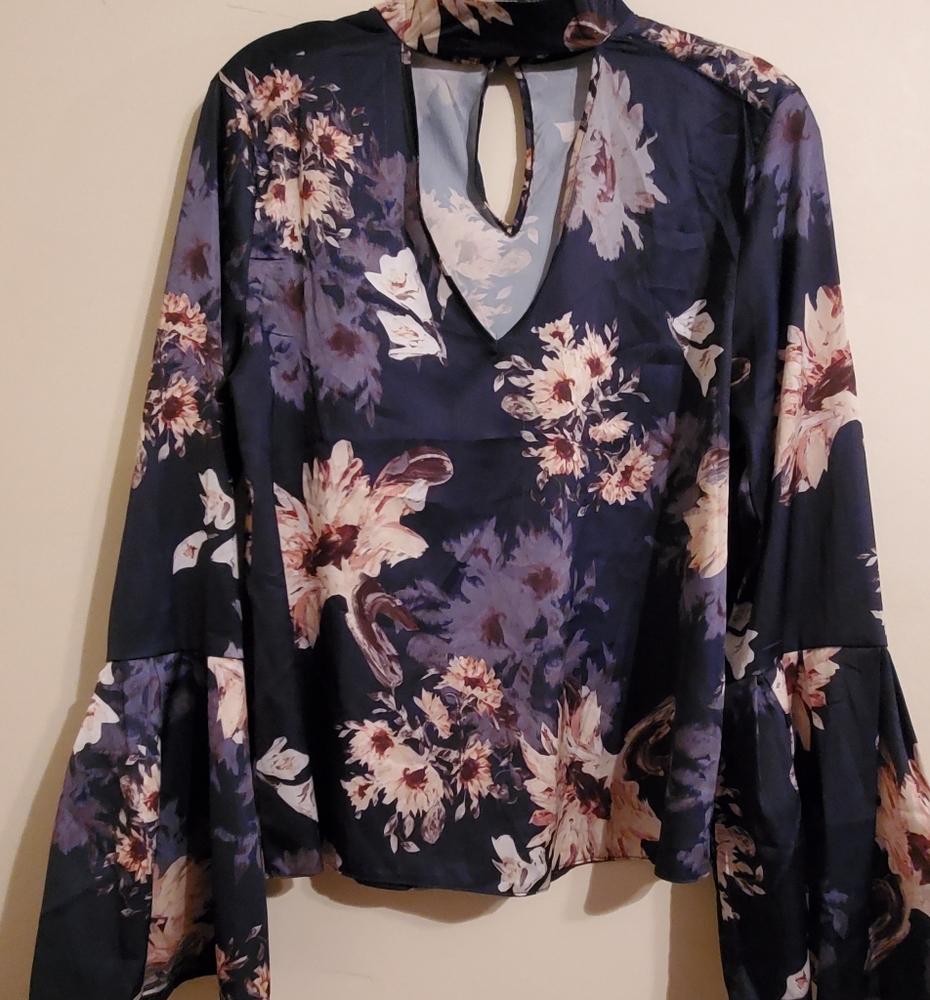 Bell sleeve floral blouse